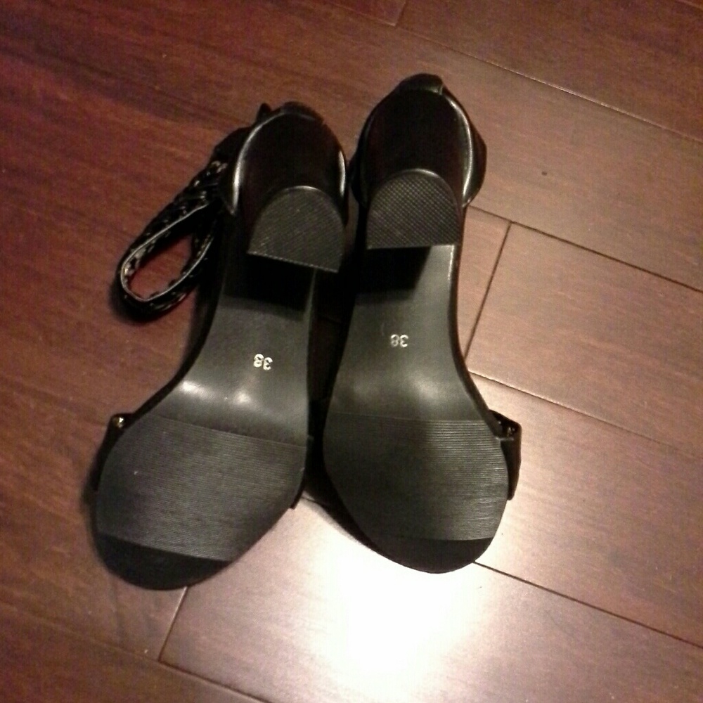 Shoes - Picture 3 of 3